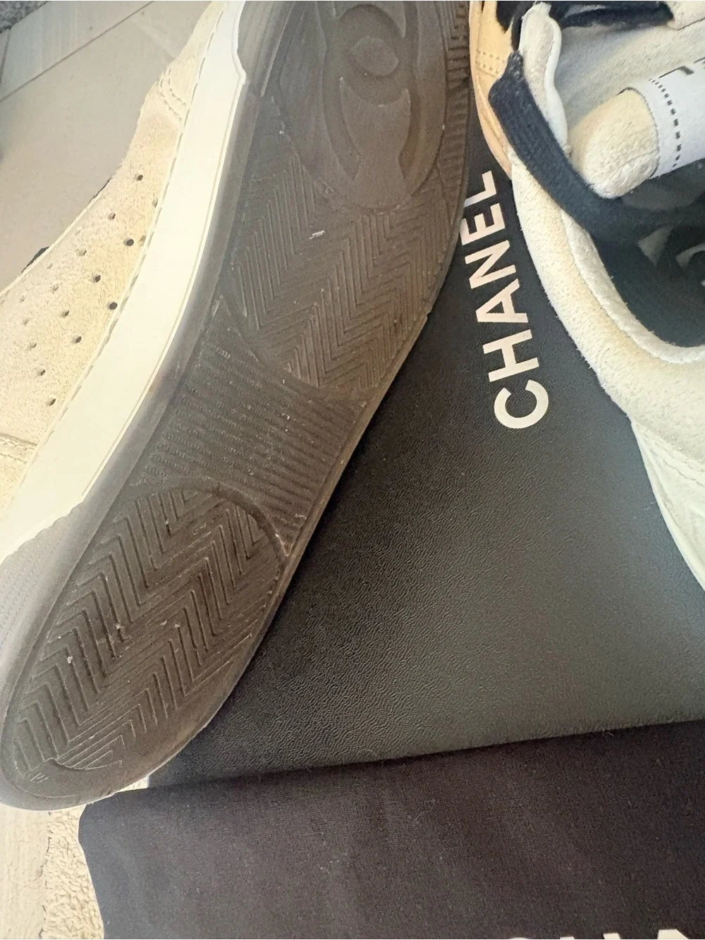 Authentic Channel 22A Low top sneakers Beige Suede